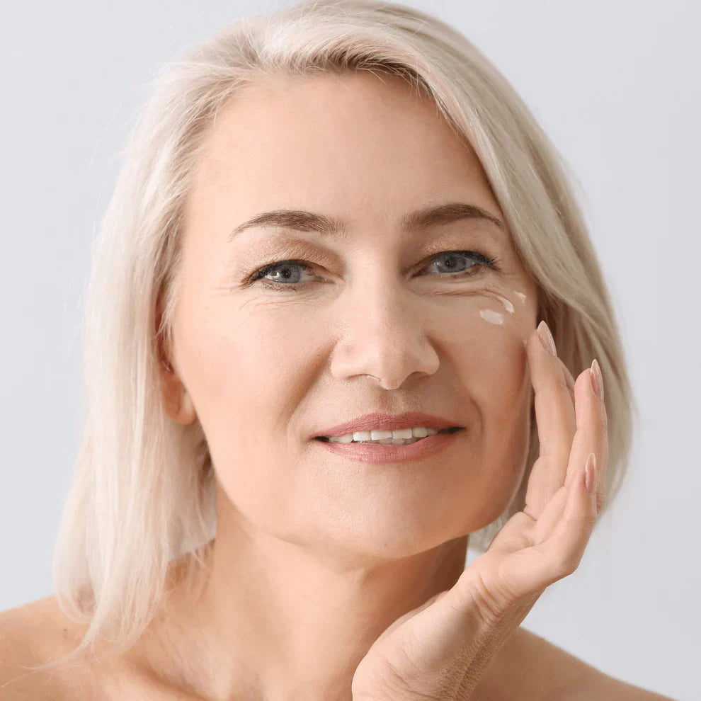 🔥Luxevéria Youth Rejuvenating Essence | Softens, smooths, and brightens mature skin